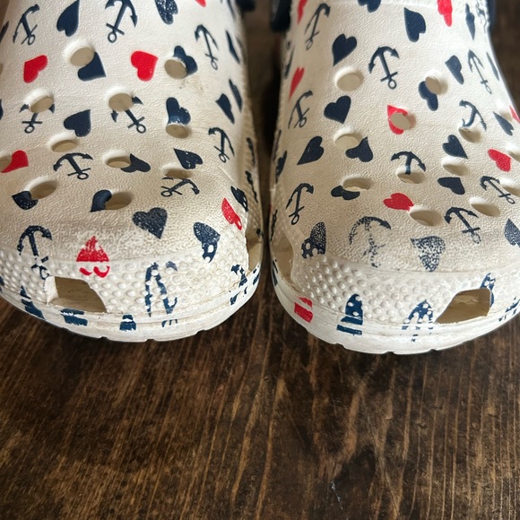 Crocs Classic White Anchor & Hearts Print‎ Clogs US Size C 13 Unisex Children - Picture 2 of 8